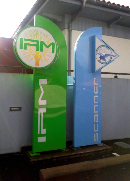 Signalisation, publicitaire, Fabricant, Enseigne, affiche, publicitaire, extérieur, avec, néon, Maroc, ville, Marrakech, Casablanca, Agadir, Essaouira, Panneaux, totems