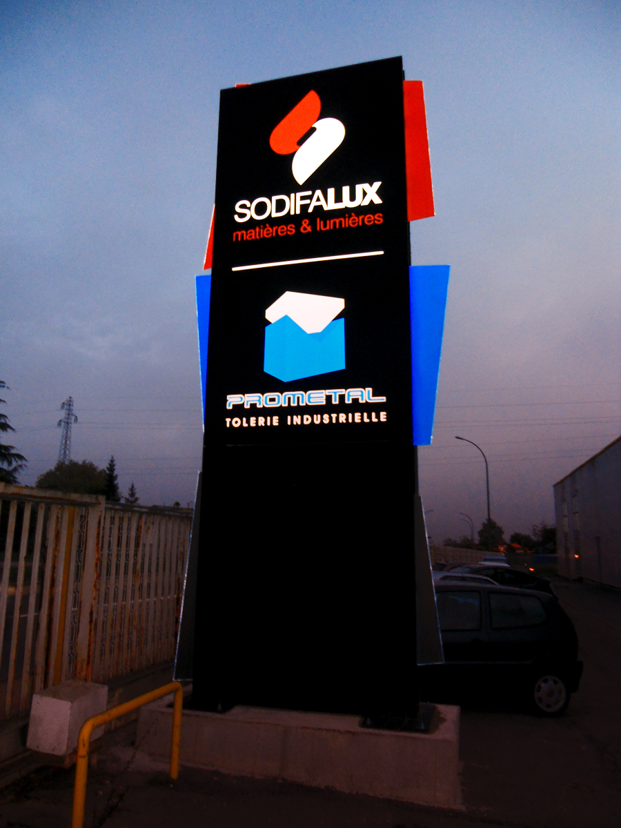 Signalisation, publicitaire, Fabricant, Enseigne, affiche, publicitaire, extérieur, avec, néon, Maroc, ville, Marrakech, Casablanca, Agadir, Essaouira, Panneaux, totems