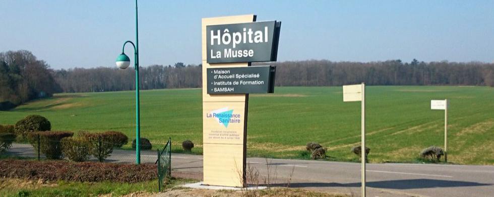 Signalisation, publicitaire, Fabricant, Enseigne, affiche, publicitaire, extérieur, avec, néon, Maroc, ville, Marrakech, Casablanca, Agadir, Essaouira, Panneaux, totems