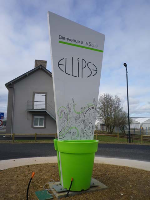 Signalisation, publicitaire, Fabricant, Enseigne, affiche, publicitaire, extérieur, avec, néon, Maroc, ville, Marrakech, Casablanca, Agadir, Essaouira, Panneaux, totems