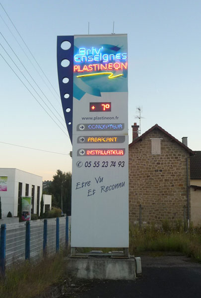 Signalisation, publicitaire, Fabricant, Enseigne, affiche, publicitaire, extérieur, avec, néon, Maroc, ville, Marrakech, Casablanca, Agadir, Essaouira, Panneaux, totems