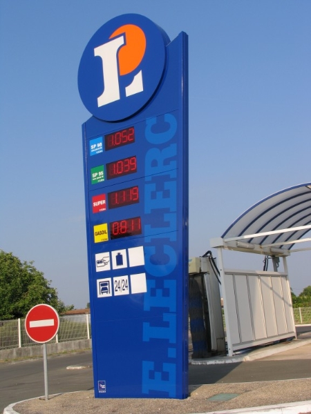 Signalisation, publicitaire, Fabricant, Enseigne, affiche, publicitaire, extérieur, avec, néon, Maroc, ville, Marrakech, Casablanca, Agadir, Essaouira, Panneaux, totems