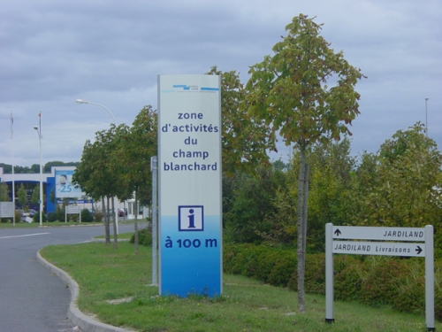 Signalisation, publicitaire, Fabricant, Enseigne, affiche, publicitaire, extérieur, avec, néon, Maroc, ville, Marrakech, Casablanca, Agadir, Essaouira, Panneaux, totems